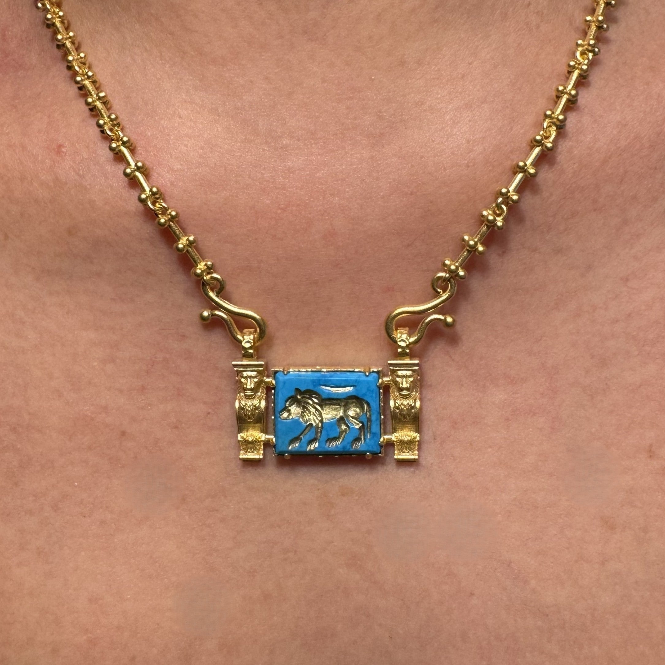 Aslan Sütunlu Firuze Taşlı Antik Kolye