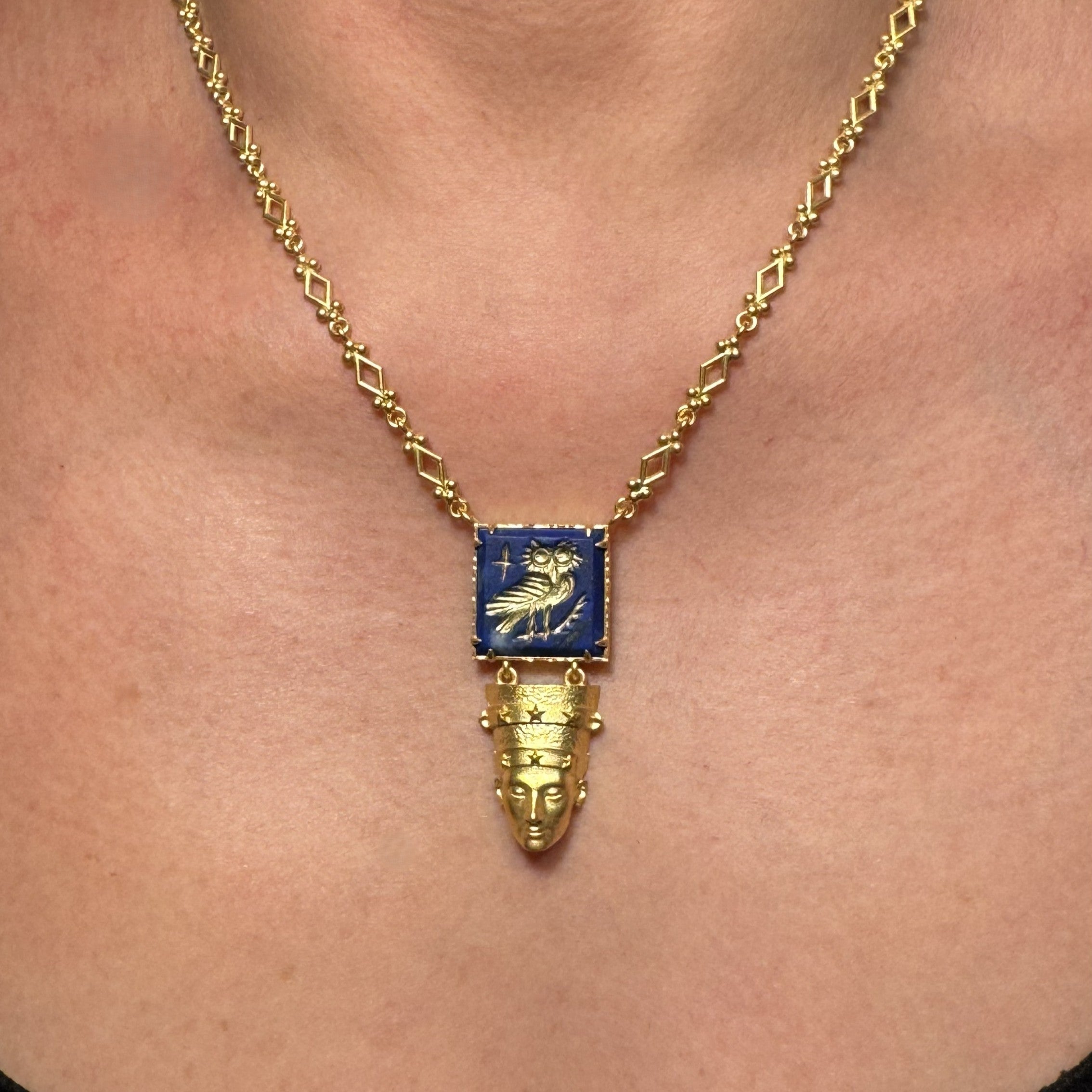 Lapis Lazuli Baykuş ve Nefertiti Büstü Madalyon Kolye