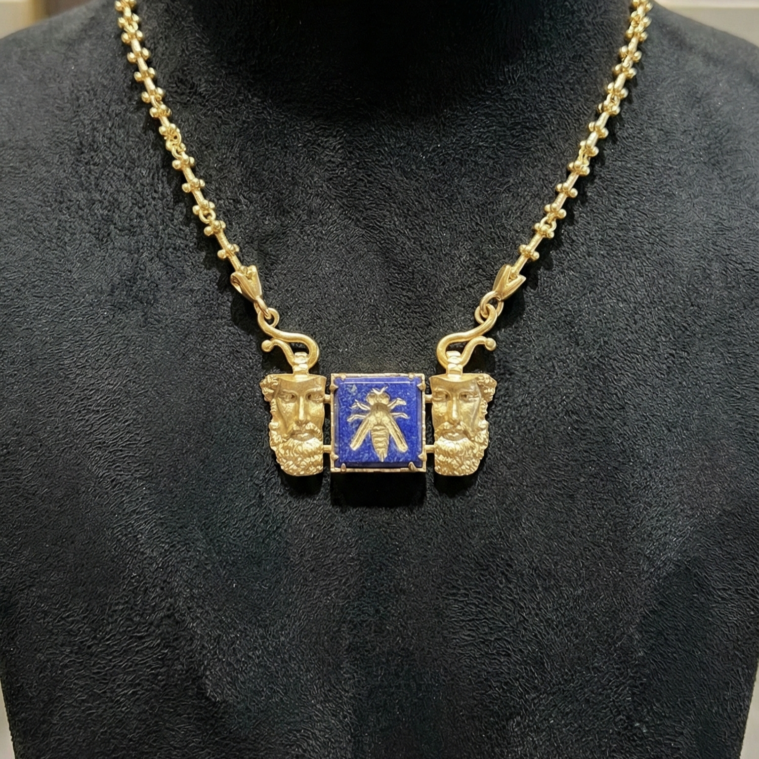 Antik Bilgelik: Zeus ve Arı Lapis Lazuli Madalyon Kolye