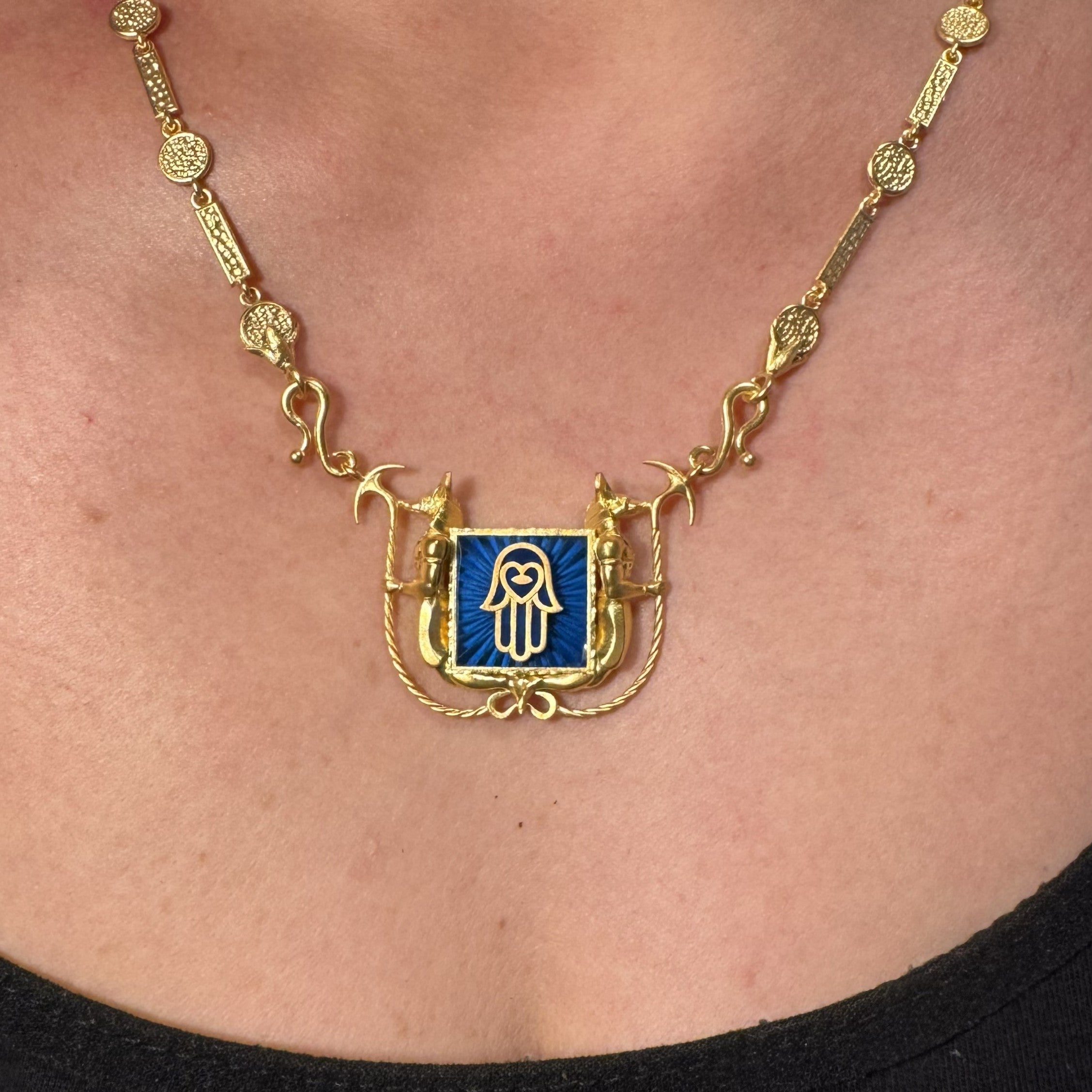 Antik Koruyucu: Fatma Ana Eli (Hamse) Lapis Madalyon Kolye