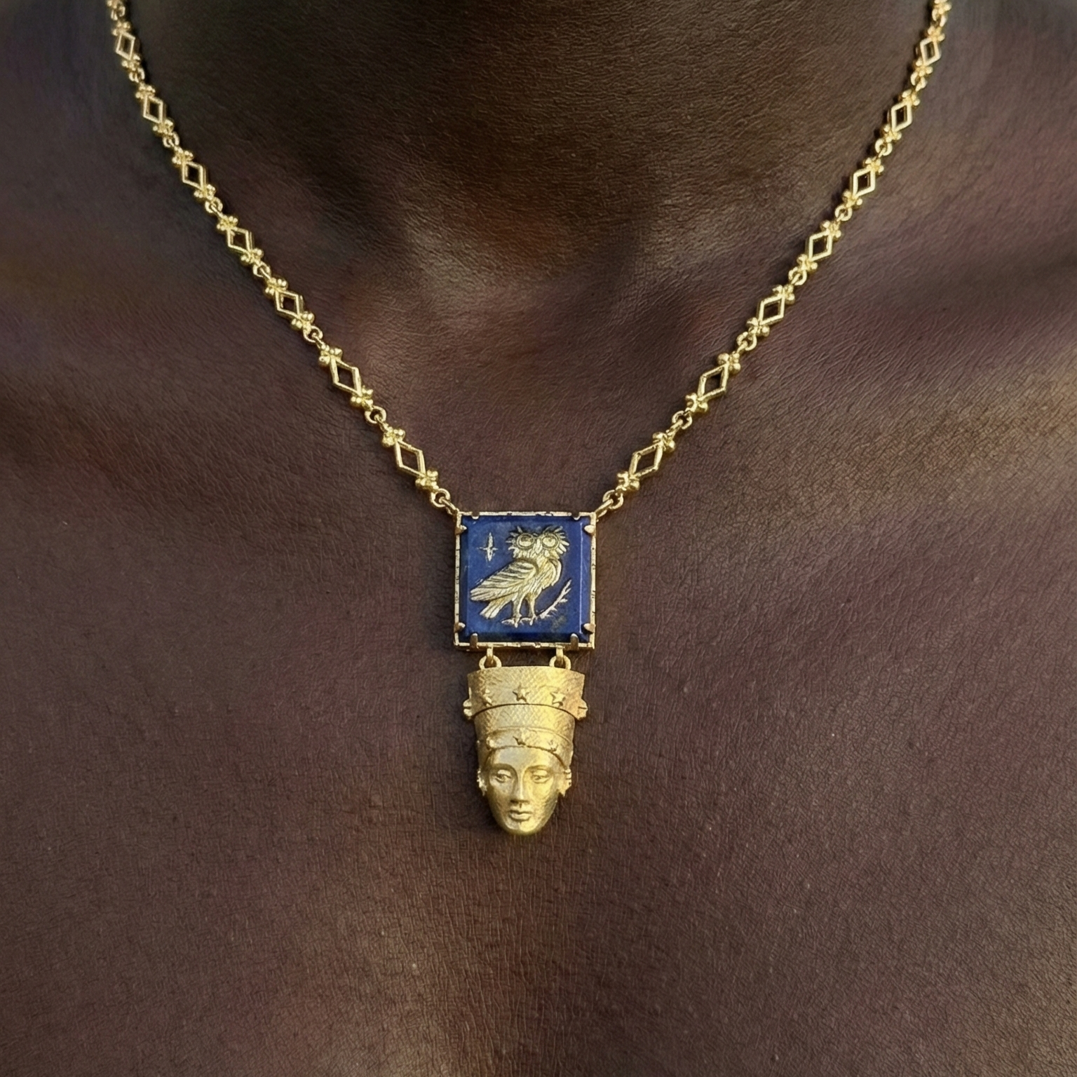 Lapis Lazuli Baykuş ve Nefertiti Büstü Madalyon Kolye