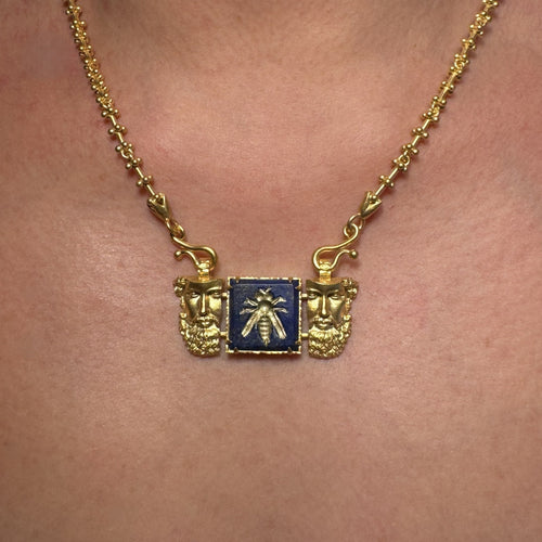 Antik Bilgelik: Zeus ve Arı Lapis Lazuli Madalyon Kolye